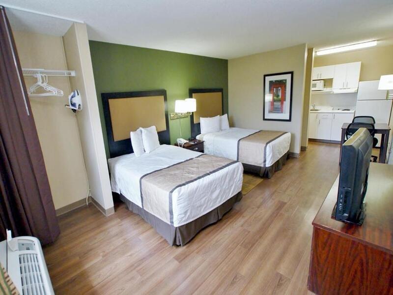 Extended America - - W Broad Street - Glenside - North 2* Dumbarton
