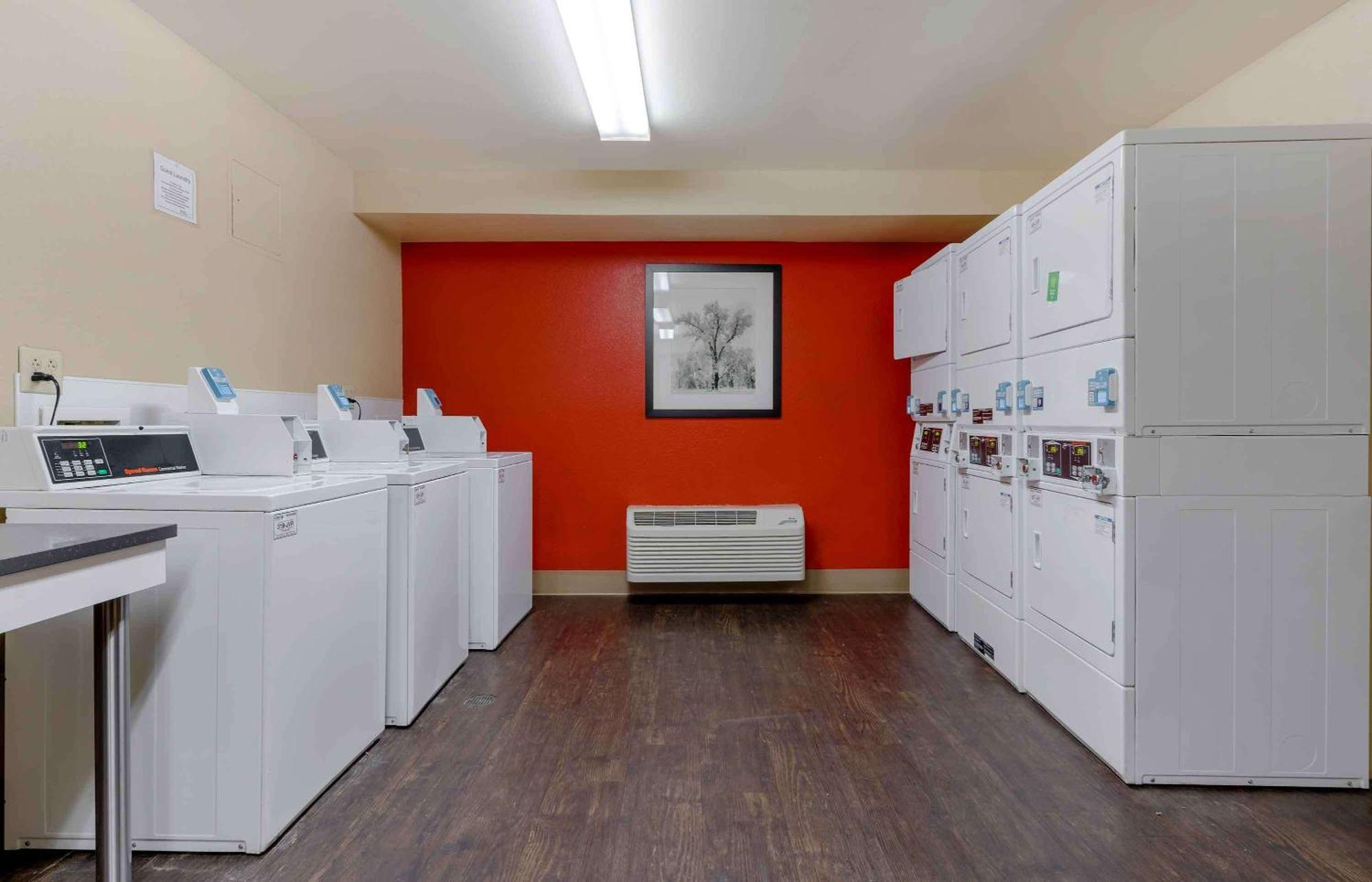 Hotel Extended America - - W Broad Street - Glenside - North Dumbarton