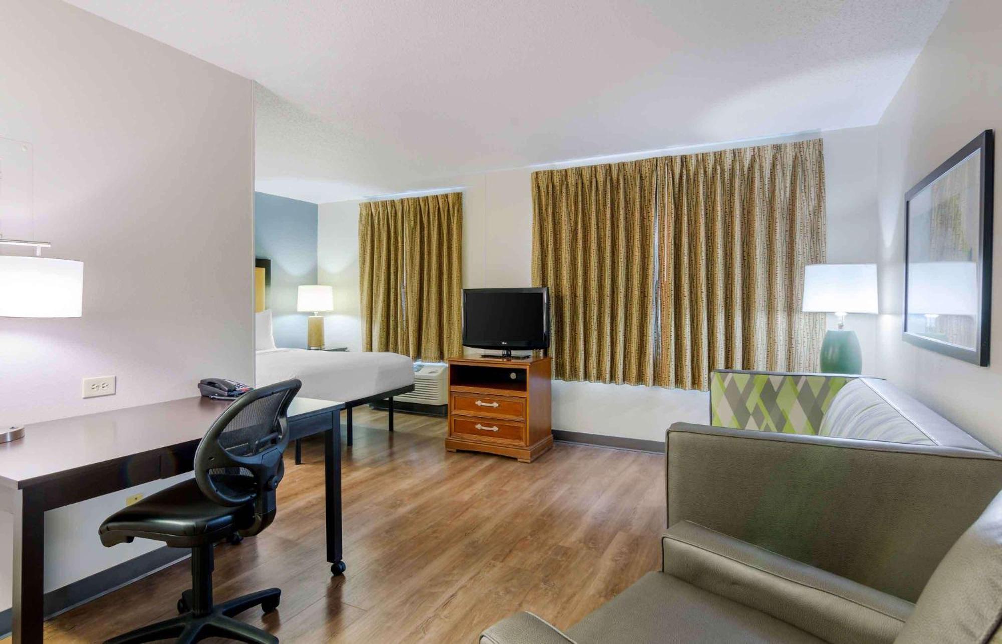 Extended America - - W Broad Street - Glenside - North Richmond