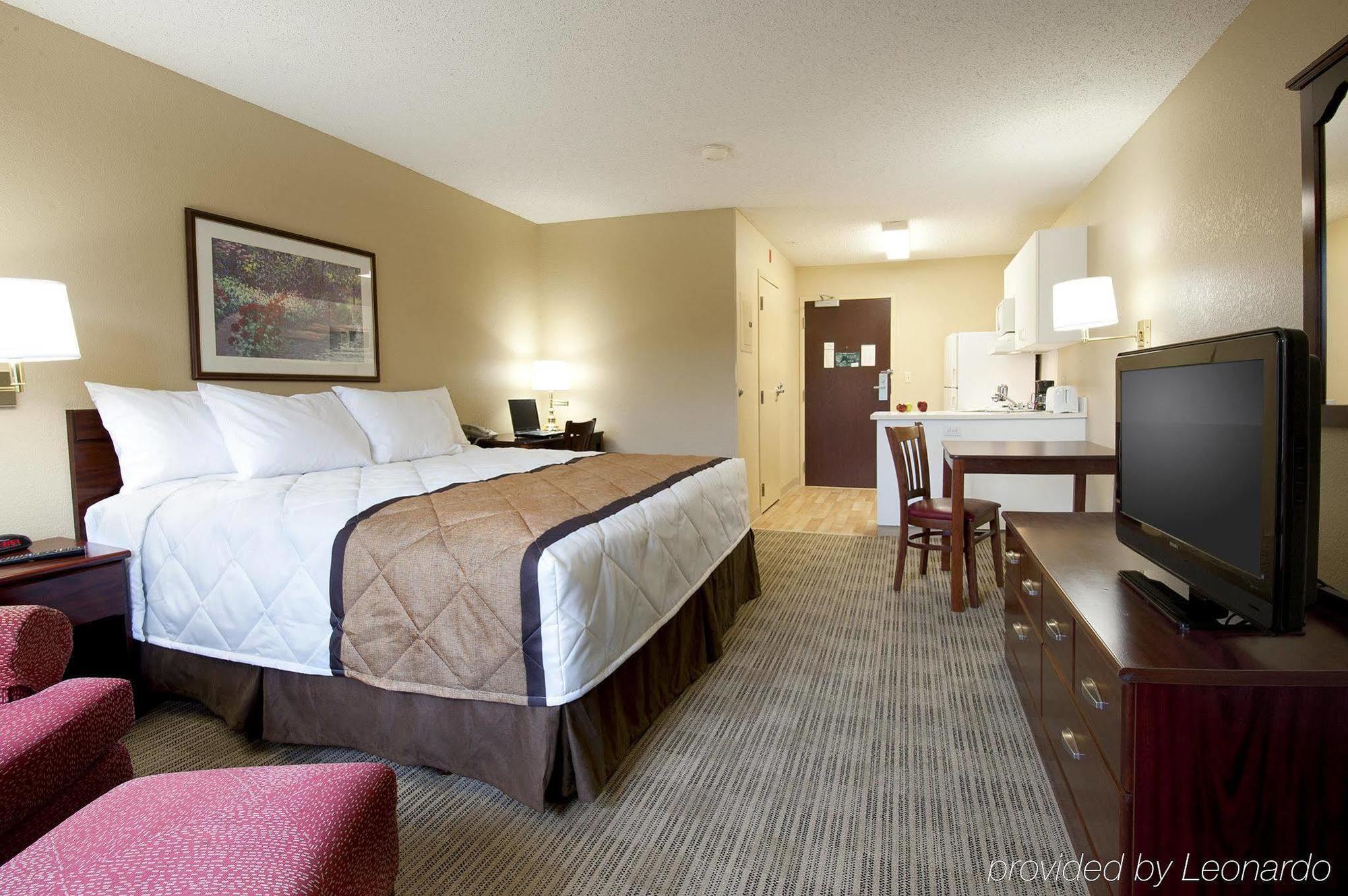 Extended America - - W Broad Street - Glenside - North Hotel Dumbarton