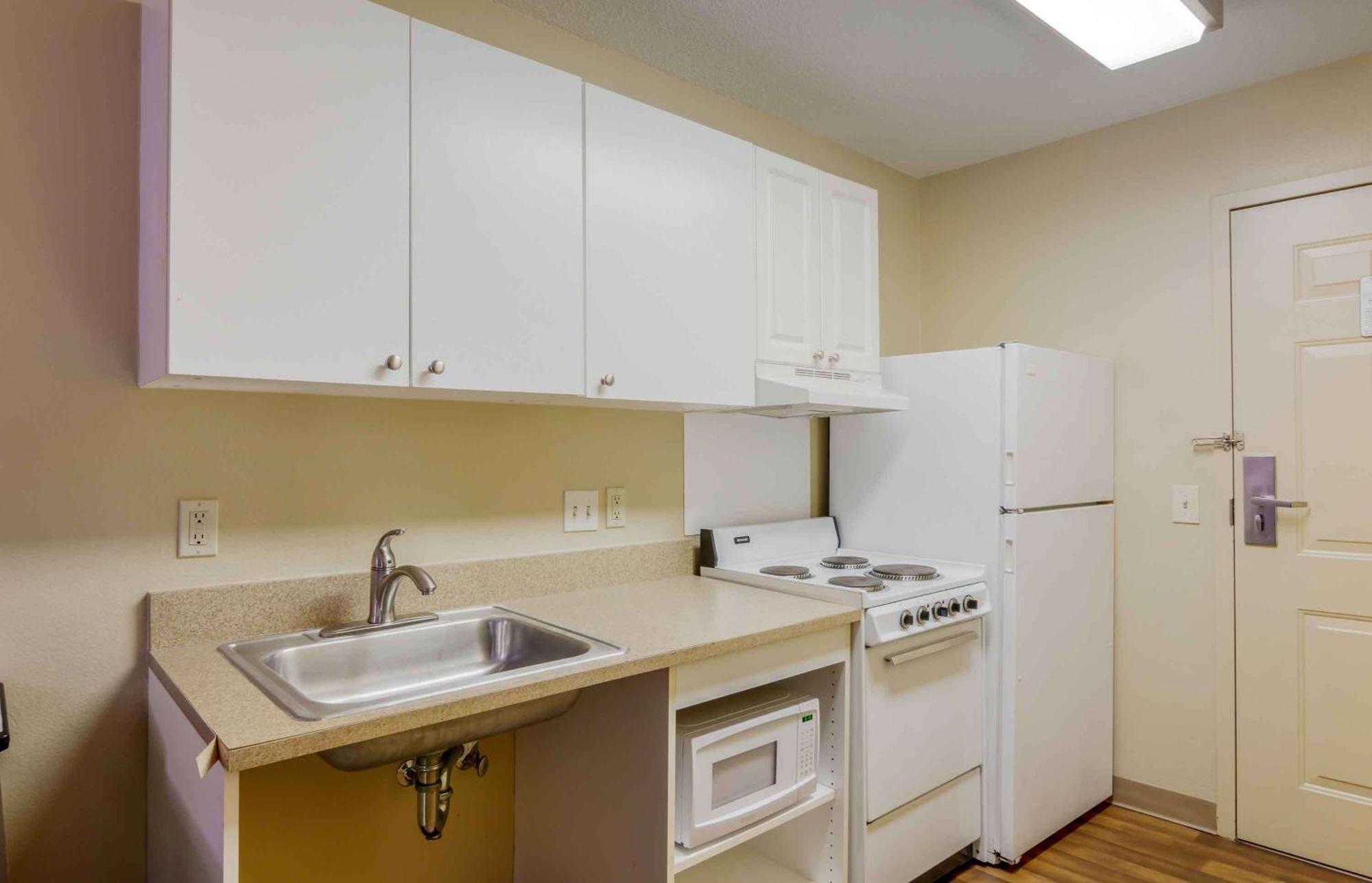 Hotel Extended America - - W Broad Street - Glenside - North