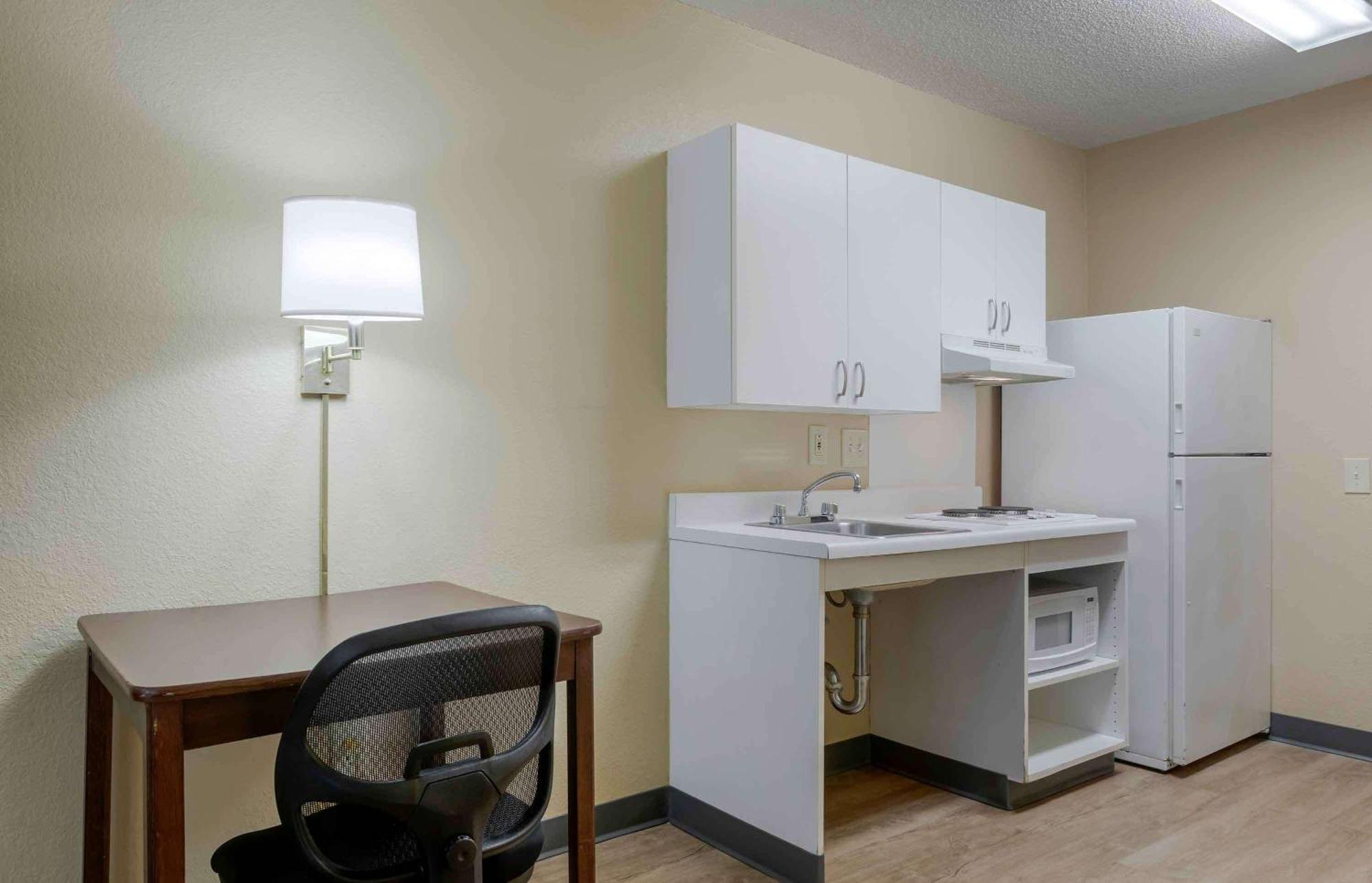 Hotel Extended America - - W Broad Street - Glenside - North Dumbarton