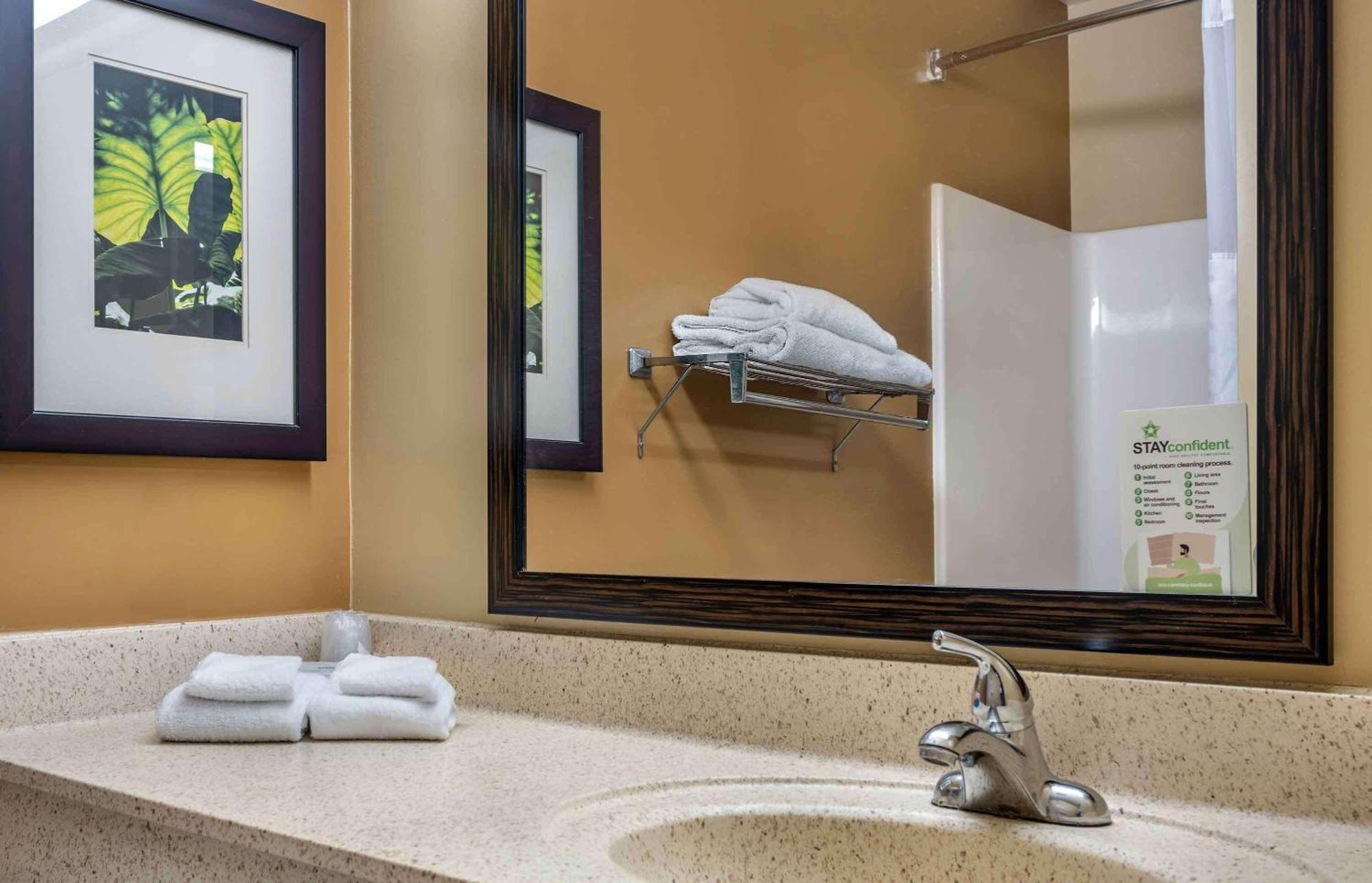 Extended America - - W Broad Street - Glenside - North Hotel Dumbarton