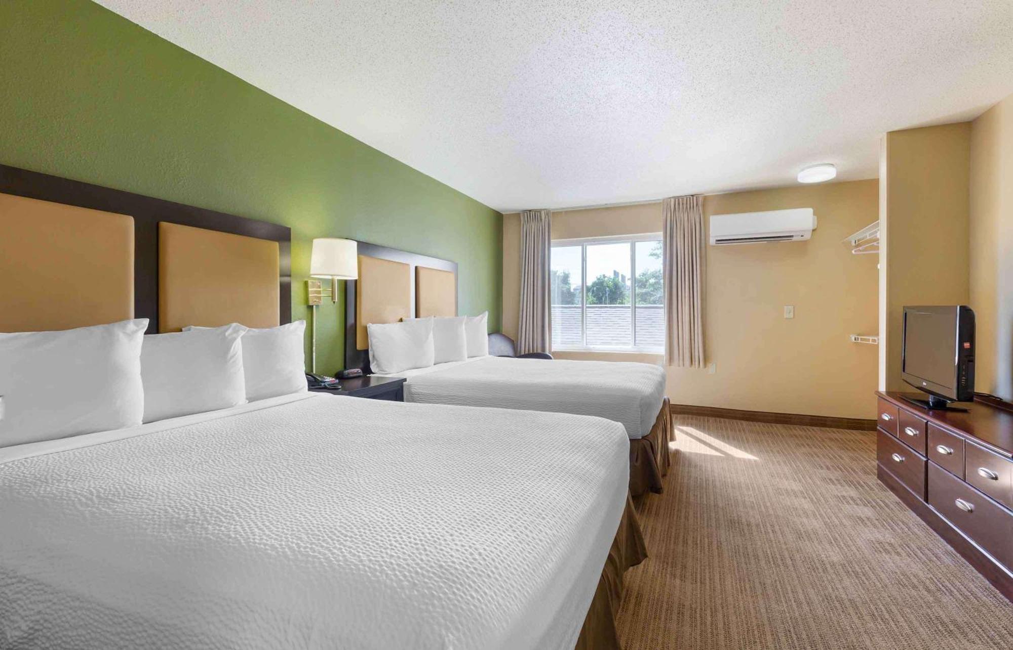 Extended America - - W Broad Street - Glenside - North Hotel Dumbarton