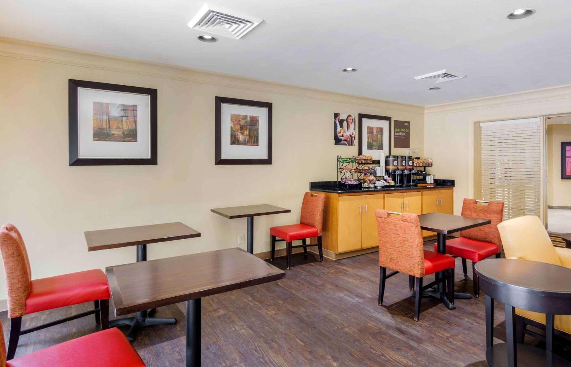 Extended America - - W Broad Street - Glenside - North Dumbarton