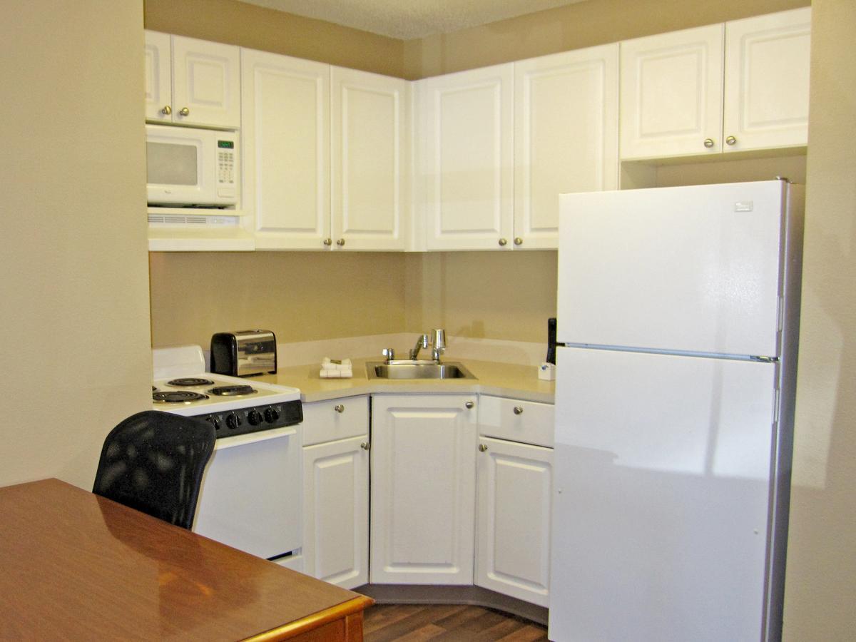 Extended America - - W Broad Street - Glenside - North Hotel Dumbarton