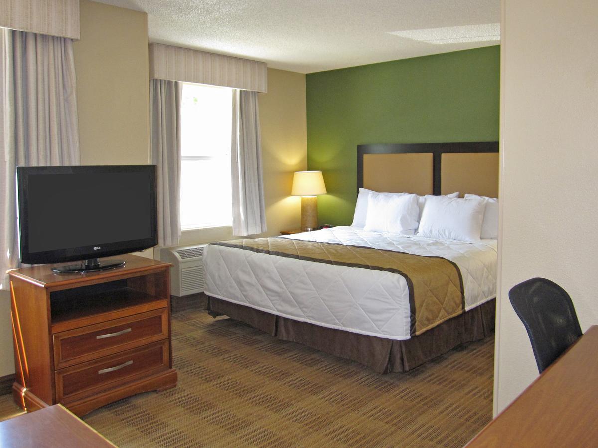 Extended America - - W Broad Street - Glenside - North Hotel Dumbarton