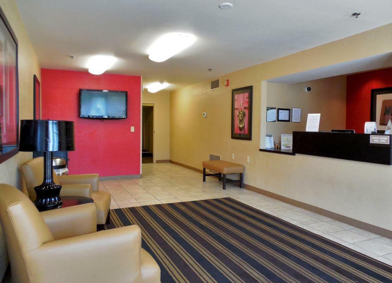 Extended America - - W Broad Street - Glenside - North Dumbarton